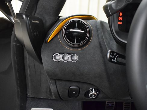 New 2026 McLaren 750S image 25