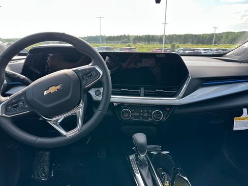 New 2025 Chevrolet Trax LT w/ Driver Confidence Package image 14