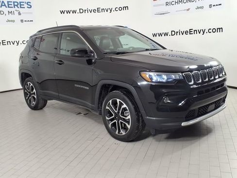 Used 2023 Jeep Compass Limited image 3