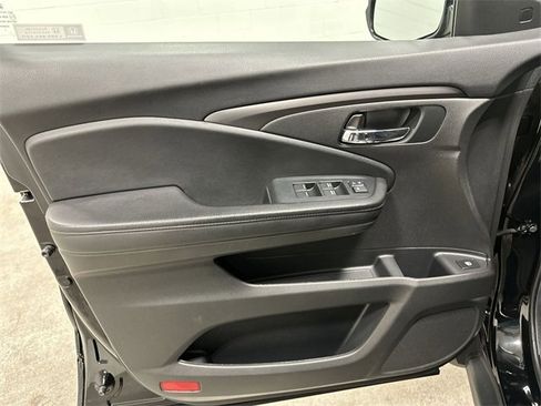 Used 2022 Honda Pilot Sport image 17