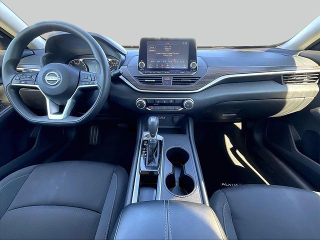 Used 2025 Nissan Altima 2.5 SV FWD image 9