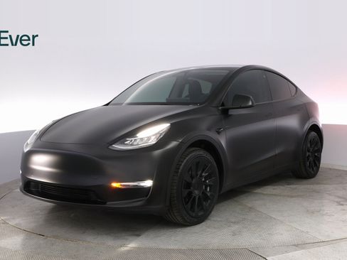 Used 2022 Tesla Model Y Long Range image 2