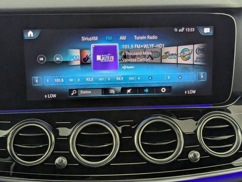 Used 2023 Mercedes-Benz E 350 4MATIC Sedan image 23