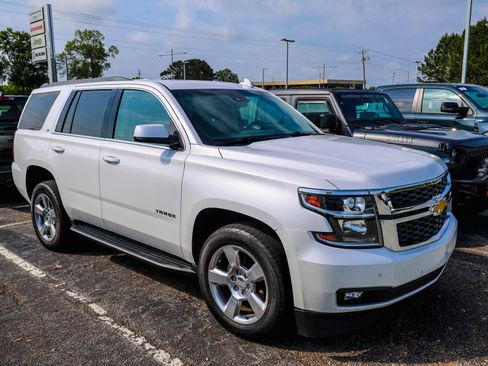 Used 2019 Chevrolet Tahoe LT w/ Luxury Package RWD image 1