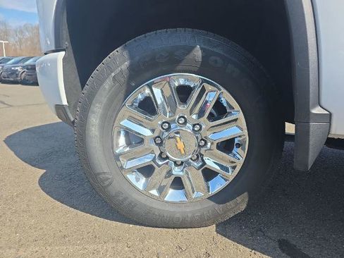 Used 2024 Chevrolet Silverado 2500 High Country w/ Technology Package image 14