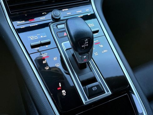 Used 2018 Porsche Panamera 4S image 30