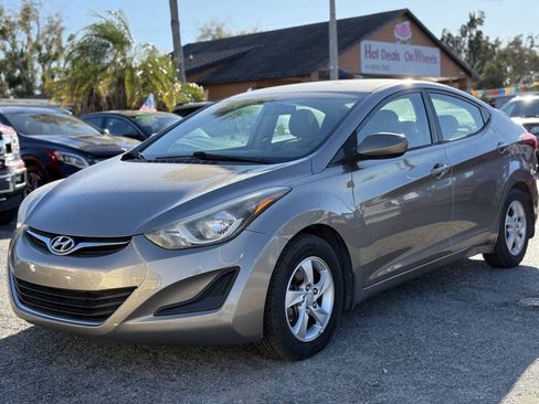 Used 2015 Hyundai Elantra SE FWD image 2