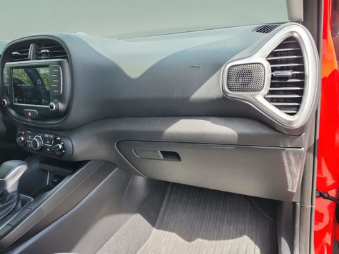 Used 2025 Kia Soul LX w/ LX Technology Package image 19