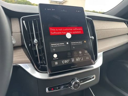 New 2026 Volvo XC90 B6 Plus w/ Protection Package Premier image 15