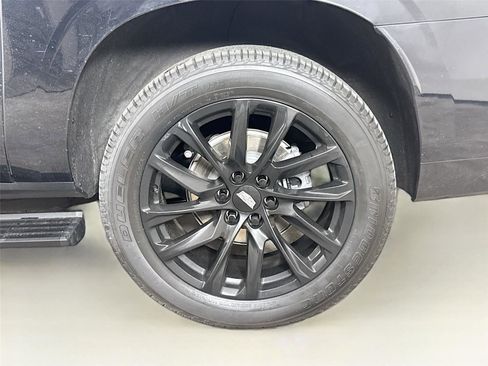 Used 2023 Cadillac Escalade ESV Sport w/ LPO, ONYX Package image 33