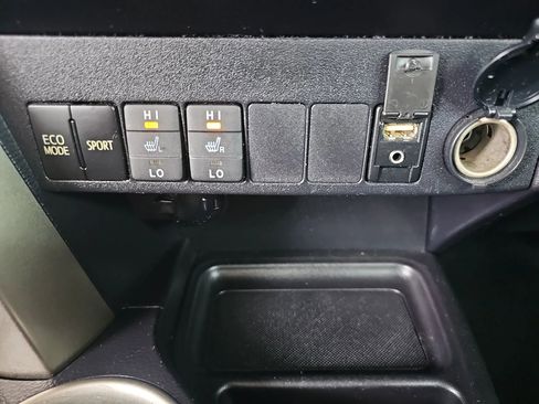 Used 2014 Toyota RAV4 Limited image 31