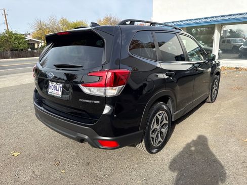 Used 2023 Subaru Forester Premium image 5