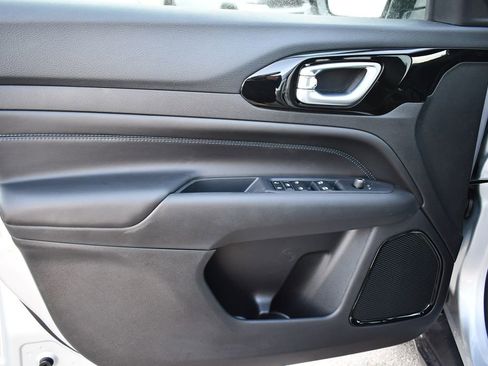 New 2026 Jeep Compass Latitude image 12