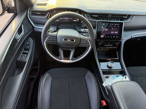 New 2025 Jeep Grand Cherokee L Altitude RWD image 15