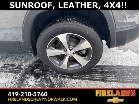 Used 2022 Jeep Cherokee Limited image 11