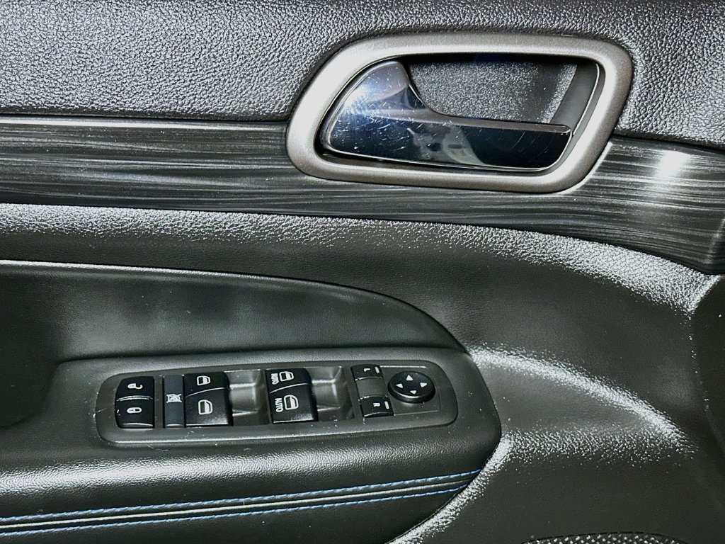 Used 2019 Jeep Grand Cherokee Laredo AWD/4WD image 18