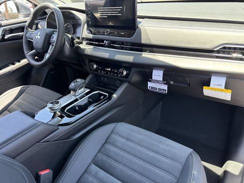 New 2026 Mitsubishi Outlander SE FWD image 12