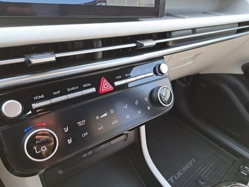 Used 2025 Hyundai Tucson Limited AWD/4WD image 15