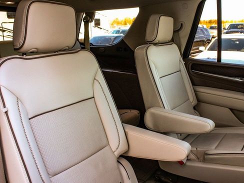 Used 2022 GMC Yukon Denali w/ Denali Premium Package image 42