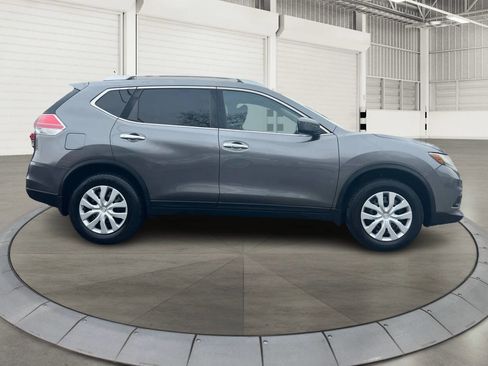 Used 2016 Nissan Rogue S w/ Appearance Package image 2