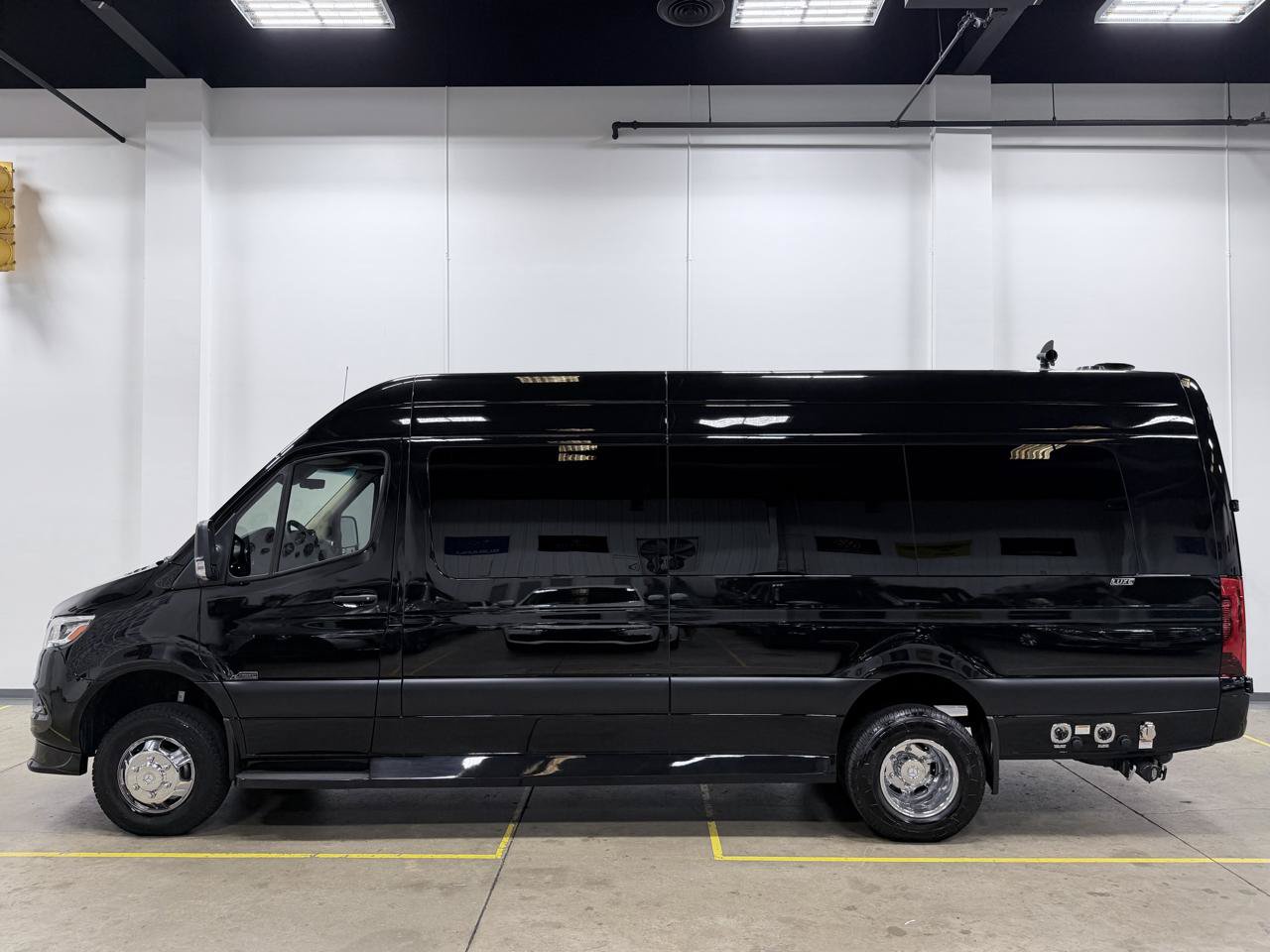 Used 2023 Mercedes-Benz Sprinter 3500 image 4