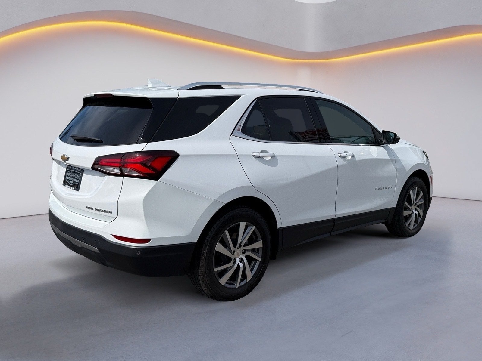 Used 2023 Chevrolet Equinox Premier AWD/4WD image 3