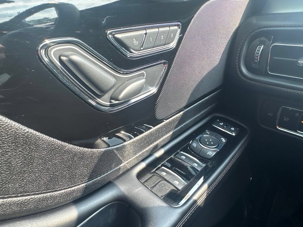 Used 2023 Lincoln Aviator AWD w/ Premium Package image 25