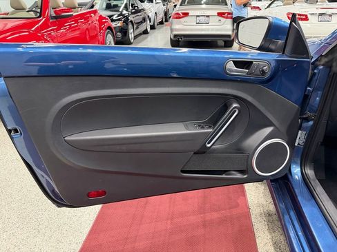 Used 2019 Volkswagen Beetle 2.0T S FWD image 19