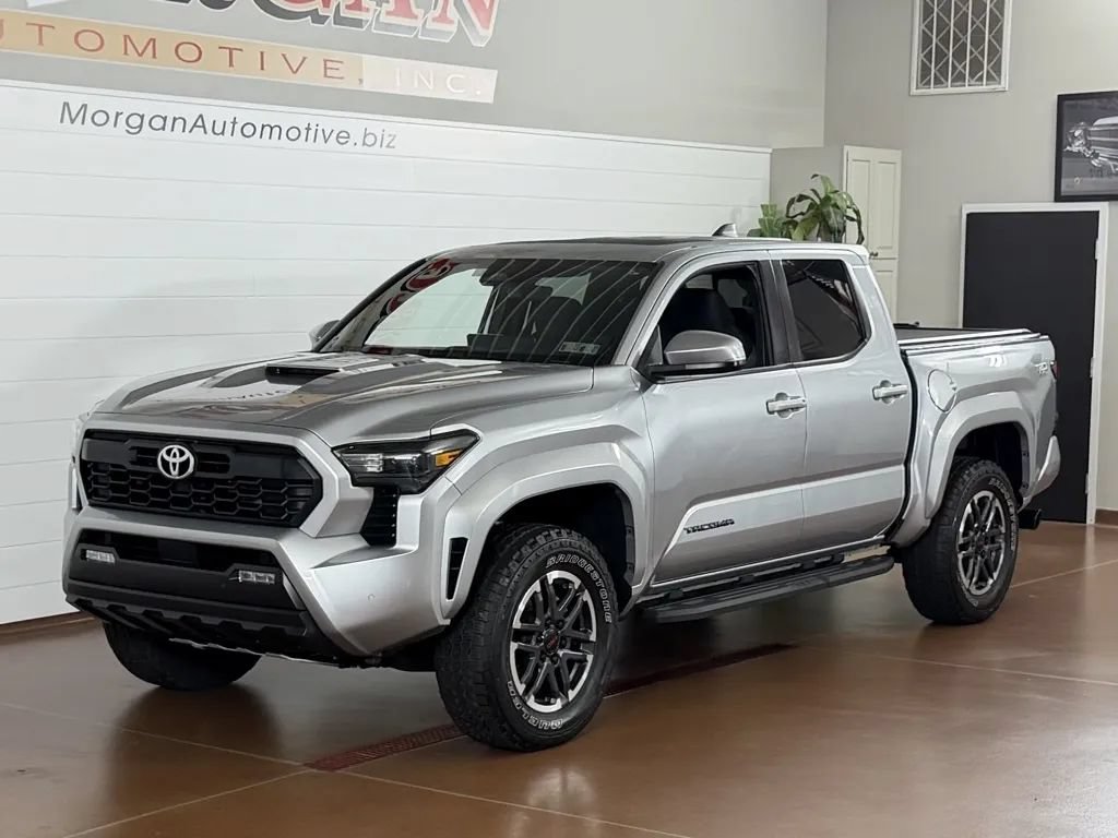 Used 2024 Toyota Tacoma TRD Sport w/ TRD Sport Upgrade Package AWD/4WD image 8