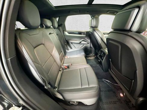 Certified 2025 Porsche Cayenne w/ Premium Package AWD/4WD image 24