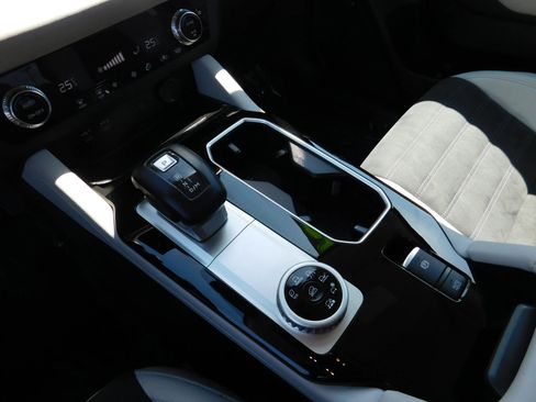 Used 2025 Mitsubishi Outlander SE AWD/4WD image 22