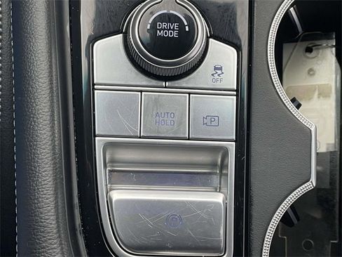 Used 2023 Genesis G70 2.0T image 27