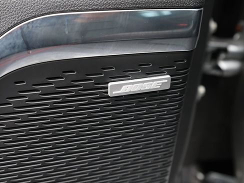 Used 2025 Chevrolet Traverse RS FWD image 15