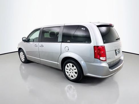 Used 2018 Dodge Grand Caravan SE w/ UConnect Hands-Free Group FWD image 5