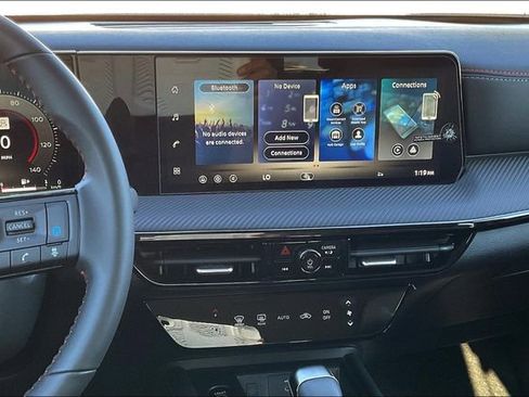 New 2026 Nissan Kicks SR image 4