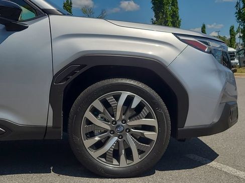 Certified 2025 Subaru Forester Touring AWD/4WD image 9
