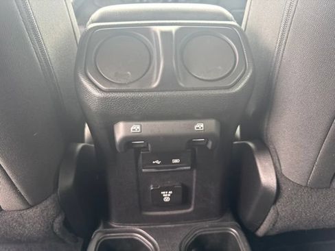 Used 2019 Jeep Wrangler Unlimited Sahara AWD/4WD image 12