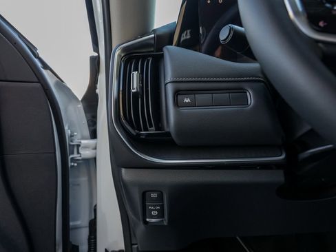 New 2026 Nissan Armada SV image 37