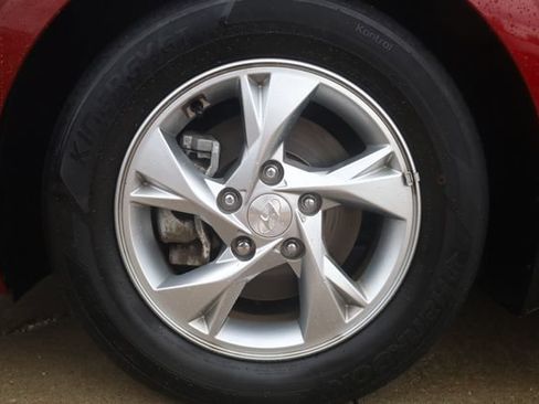 Used 2023 Hyundai Elantra SE FWD image 6