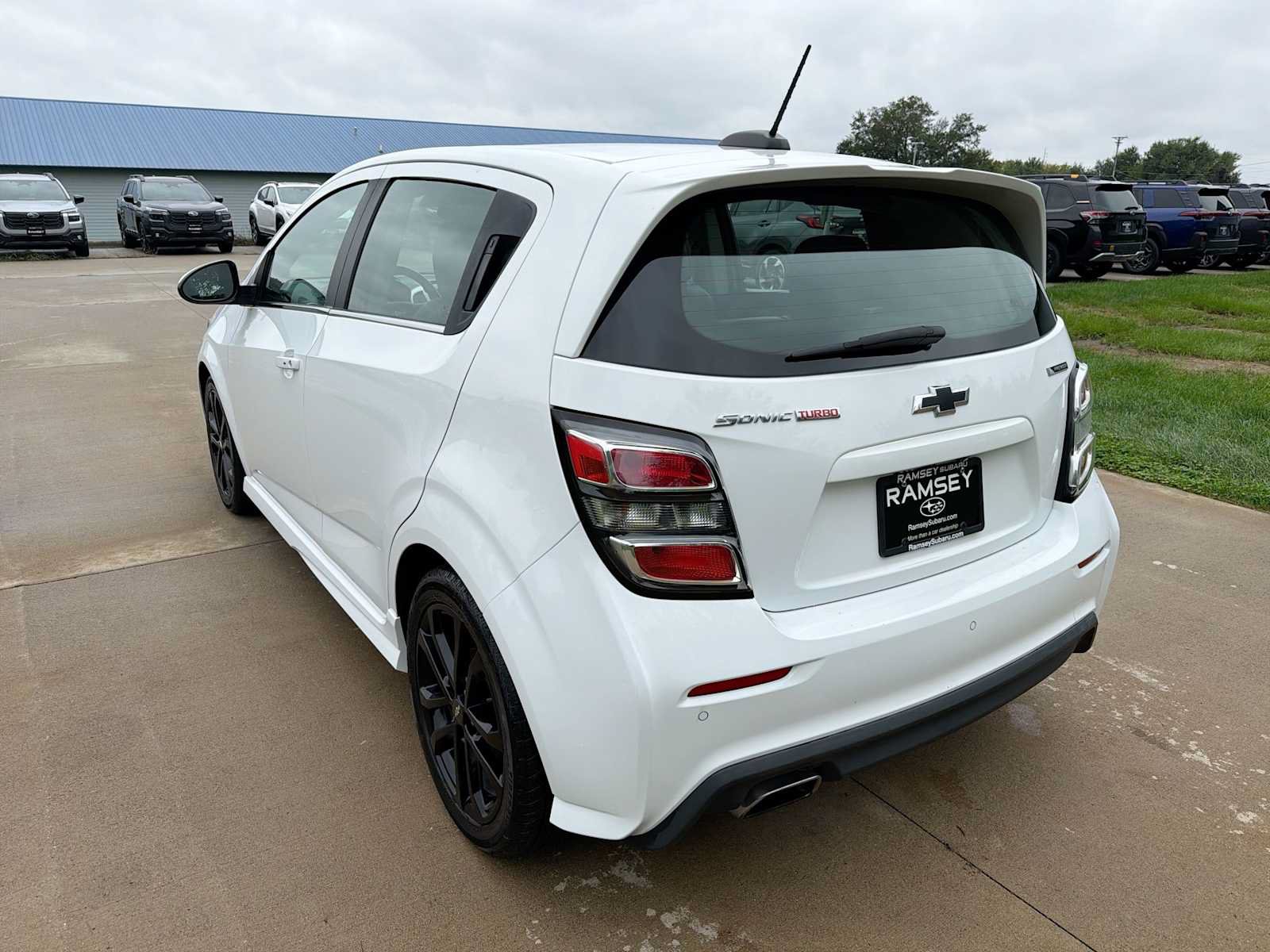 Used 2017 Chevrolet Sonic Premier w/ Driver Confidence Package FWD image 4