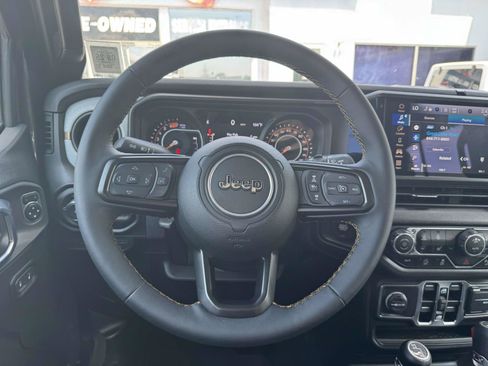 Used 2024 Jeep Wrangler Unlimited Sport AWD/4WD image 12