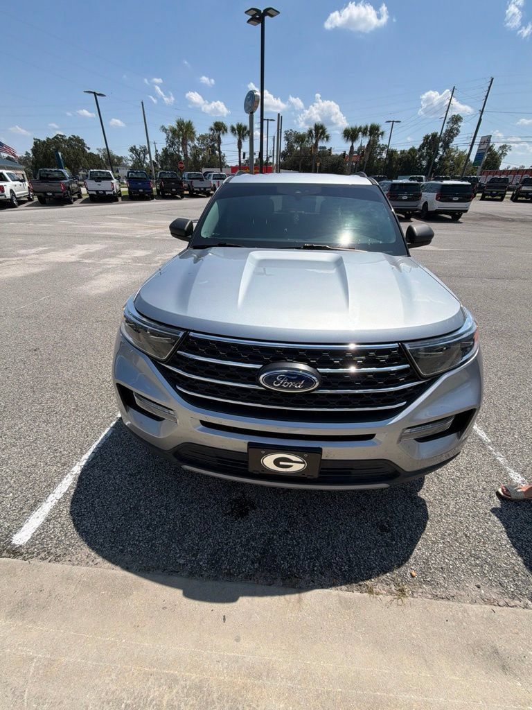 Used 2022 Ford Explorer XLT w/ Equipment Group 202A RWD image 5
