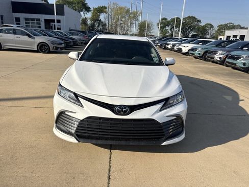 Used 2023 Toyota Camry LE image 6