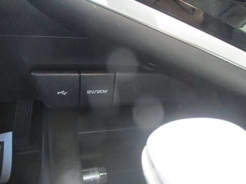 Used 2022 Toyota Camry SE w/ Convenience Package FWD image 14