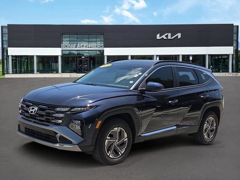Used 2025 Hyundai Tucson Blue AWD/4WD image 2