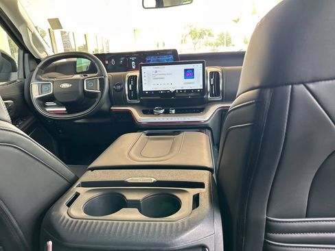 Used 2025 Ford Expedition Max Platinum AWD/4WD image 30