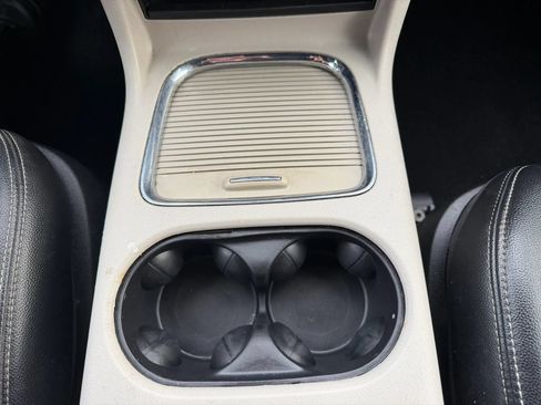Used 2019 Dodge Grand Caravan SXT FWD image 19