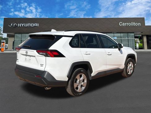 Used 2021 Toyota RAV4 XLE AWD/4WD image 5