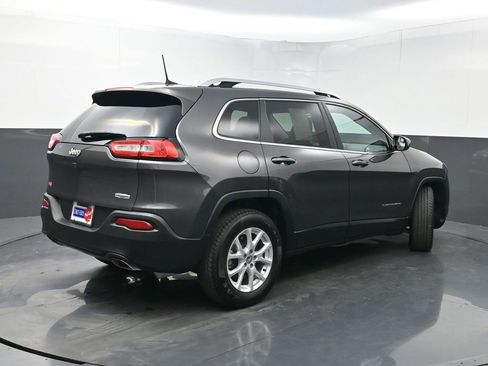 Used 2018 Jeep Cherokee Latitude Plus image 19