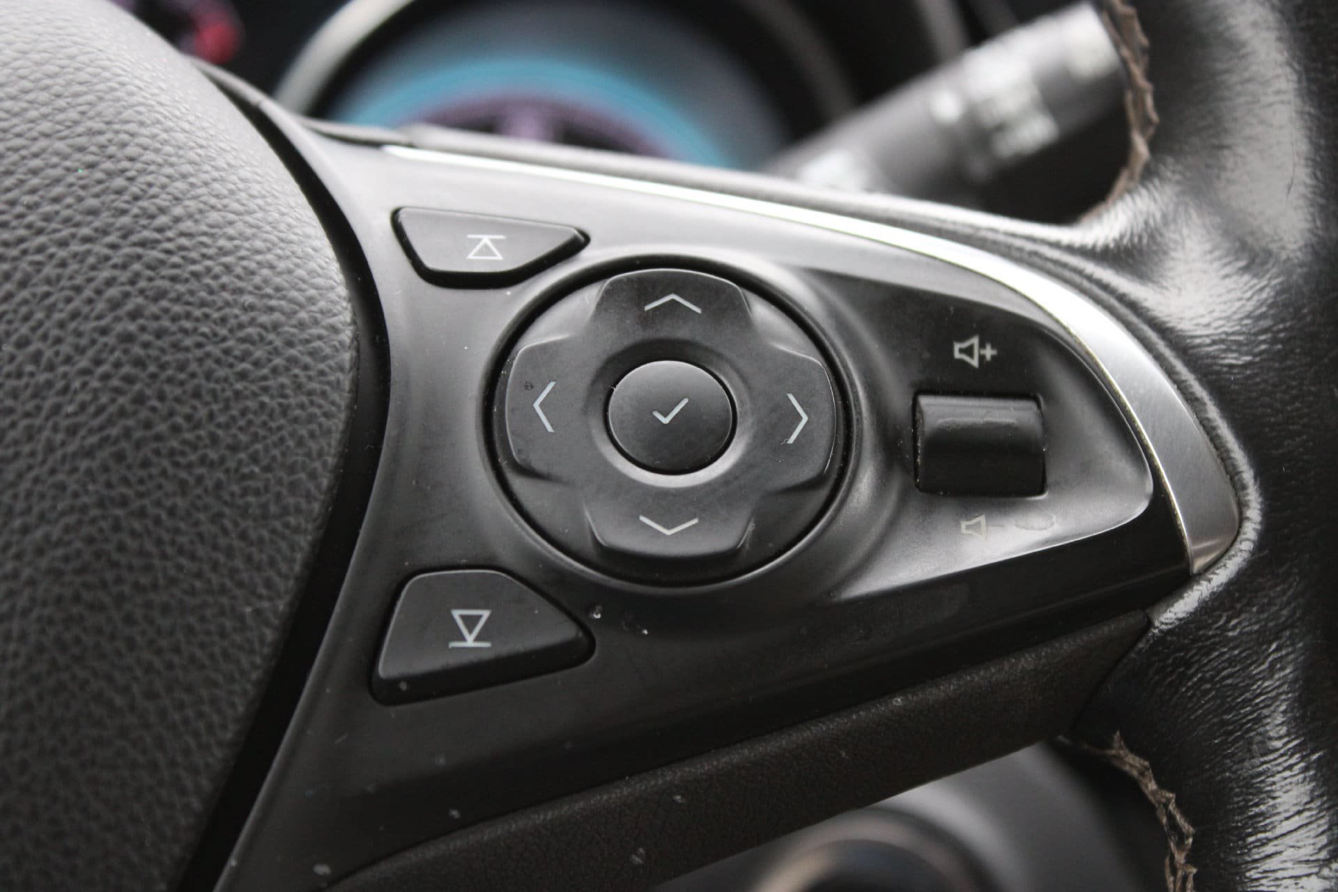 Used 2018 Buick Envision Essence FWD image 30